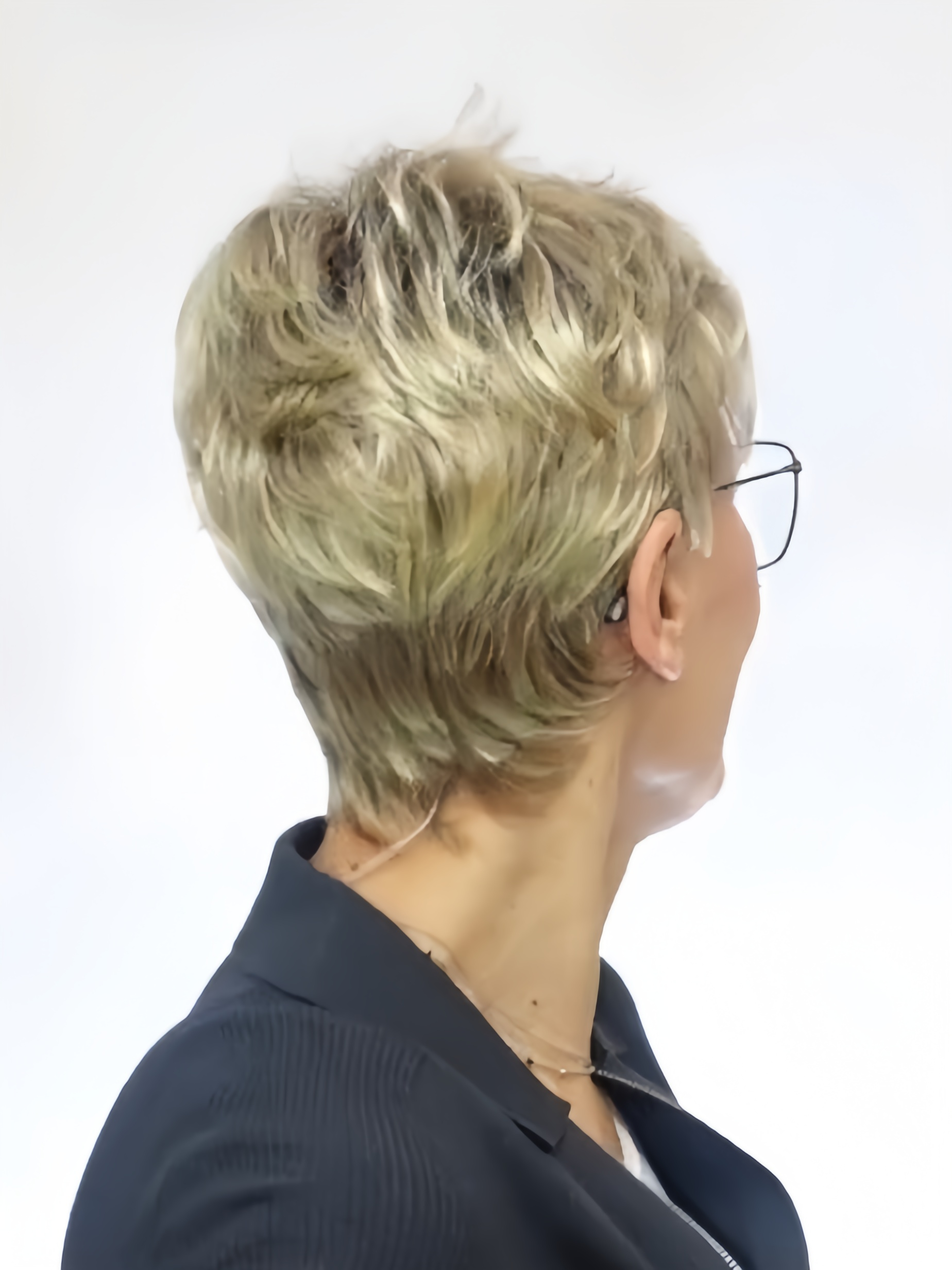 Classic Style-pixie wig