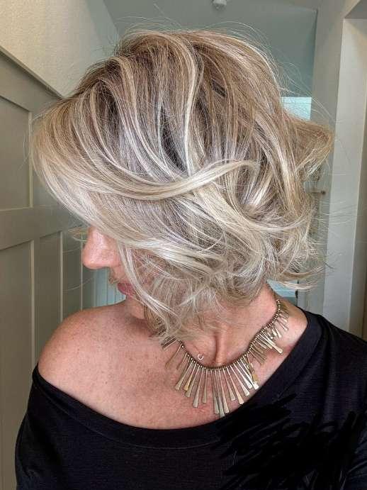 Crowd Pleaser | HF Synthetic Lace Front Wig (Mono Part)
